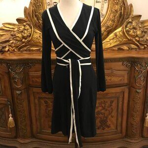 Vfish.Sz XS. Black/wt 35" Dress Long Sleeve $54 Fit N 'Flare with Tie Belt. B38
